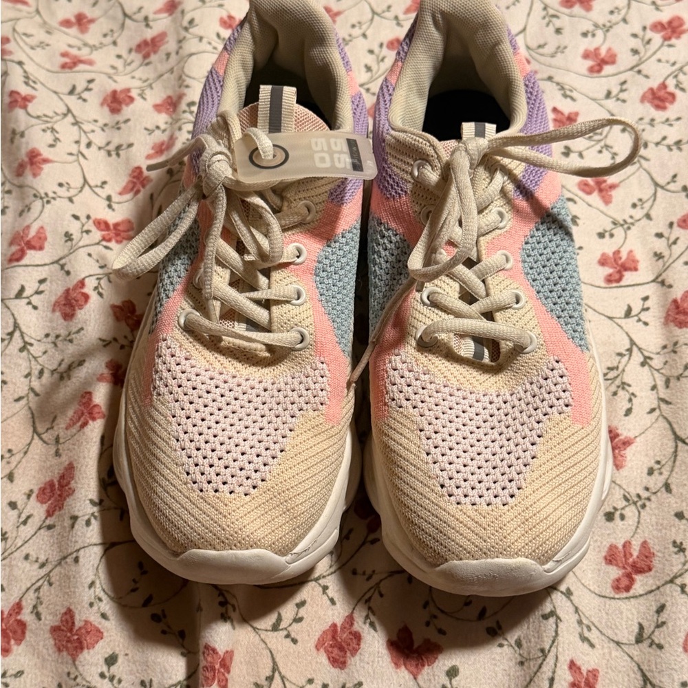 Stylish Women's Sneakers in Pastel Shades